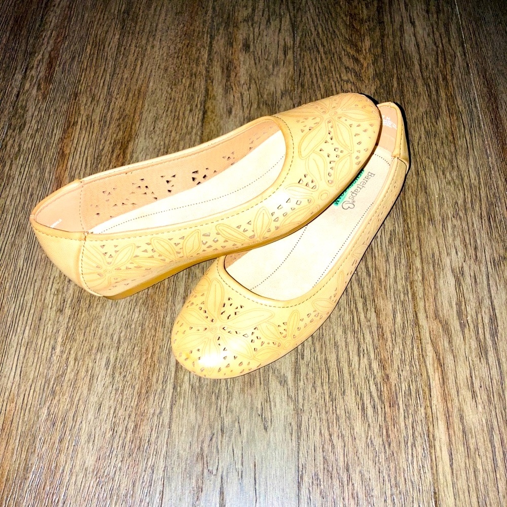🆕 BNIOB• Baretraps Mariah Flats with Memory Foam in Caramel ~ Women’s ~ Leather - Picture 3 of 16